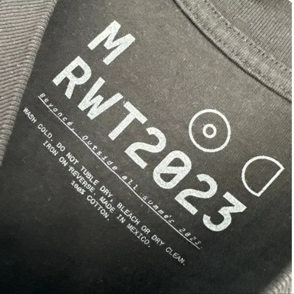 NWOT Unisex Beyonce Renaissance World Tour 2023 Official T-shirt - Picture 2 of 5